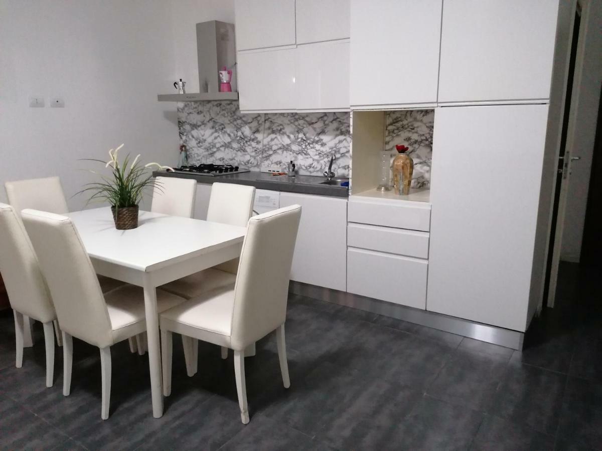 ホテル Casa Nuccia 2 ミラノ エクステリア 写真